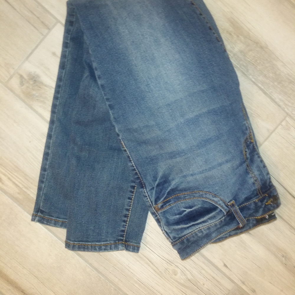 Jeans - Picture 2 of 3